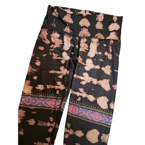 EUC Teeki animal print capris sz S yoga activewear lightweight sexy fitted